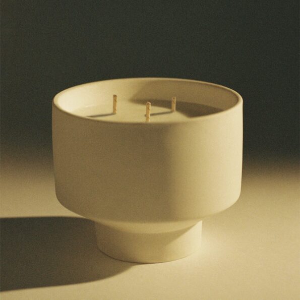 UNIFROM Winter Saga Scented Candle - Image 4